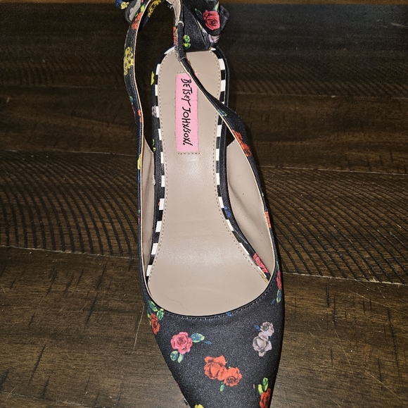 Betsy Johnson Ginjer heels - Picture 5 of 16